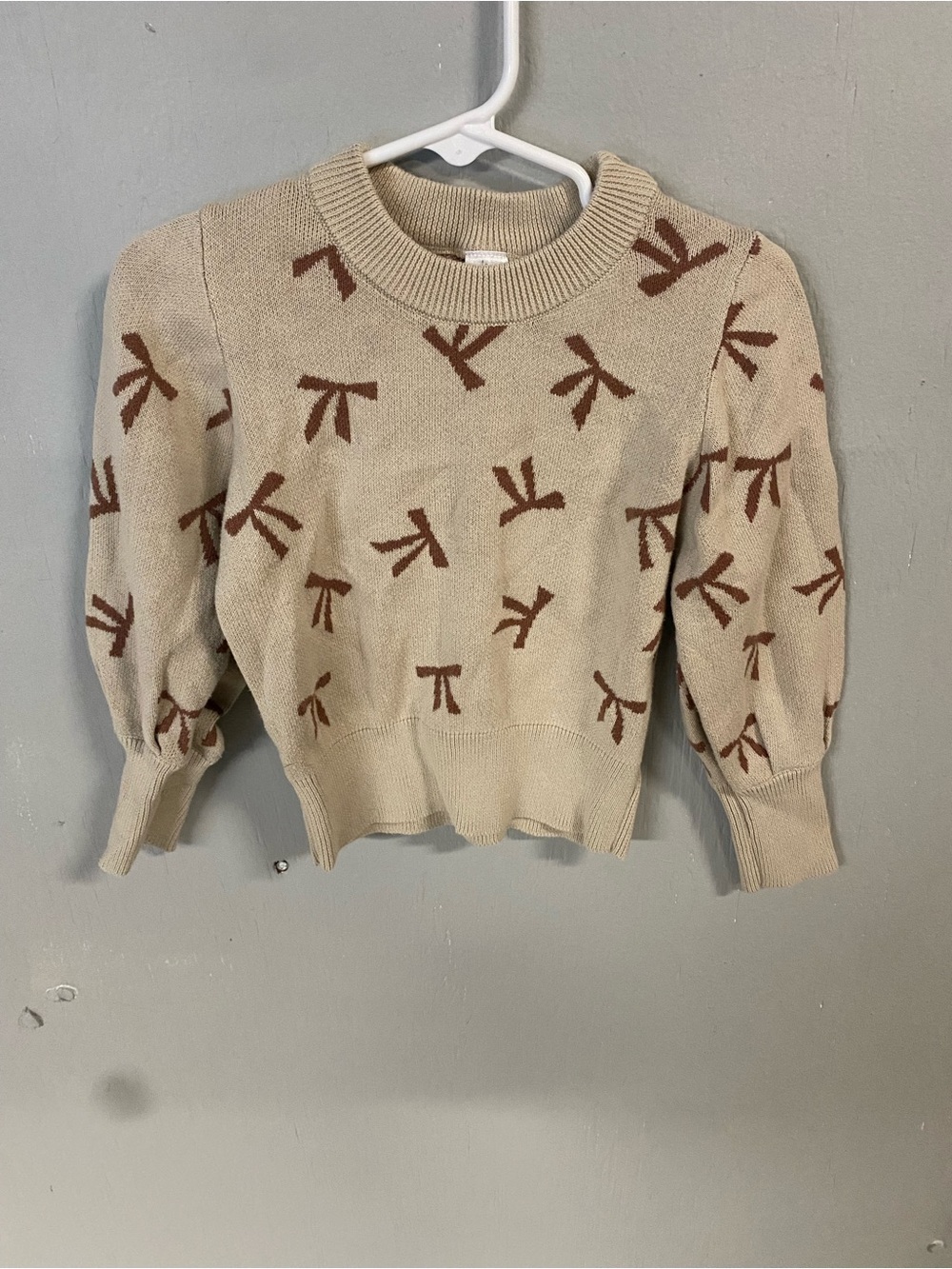 Beige Crewneck Sweater with Brown Bow Pattern girls 3T good condition